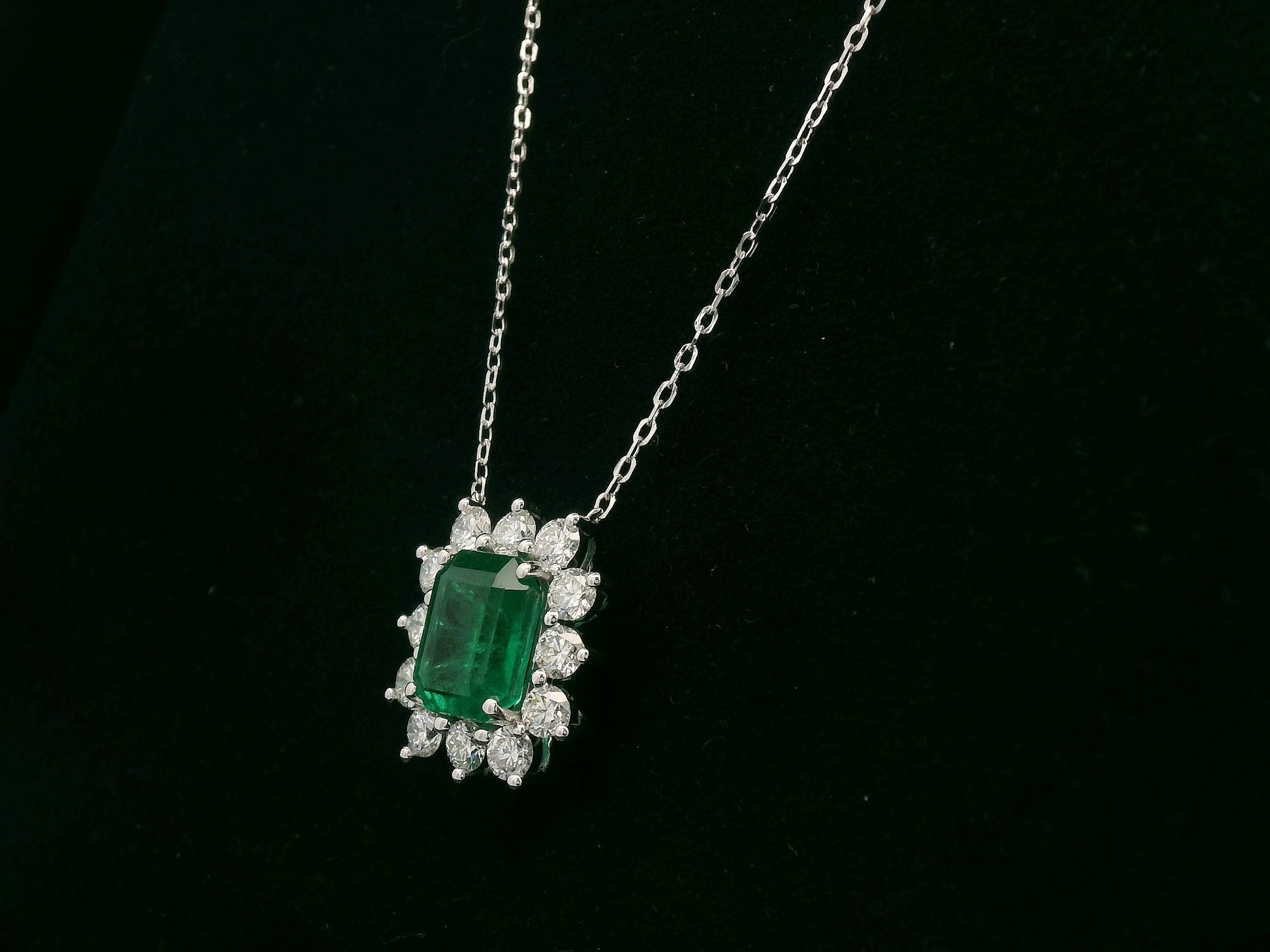 Emerald and diamond halo necklace in 18K white gold – 3.09ct emerald with 1.41ct diamond halo, fine jewelry by Emirates Diamonds