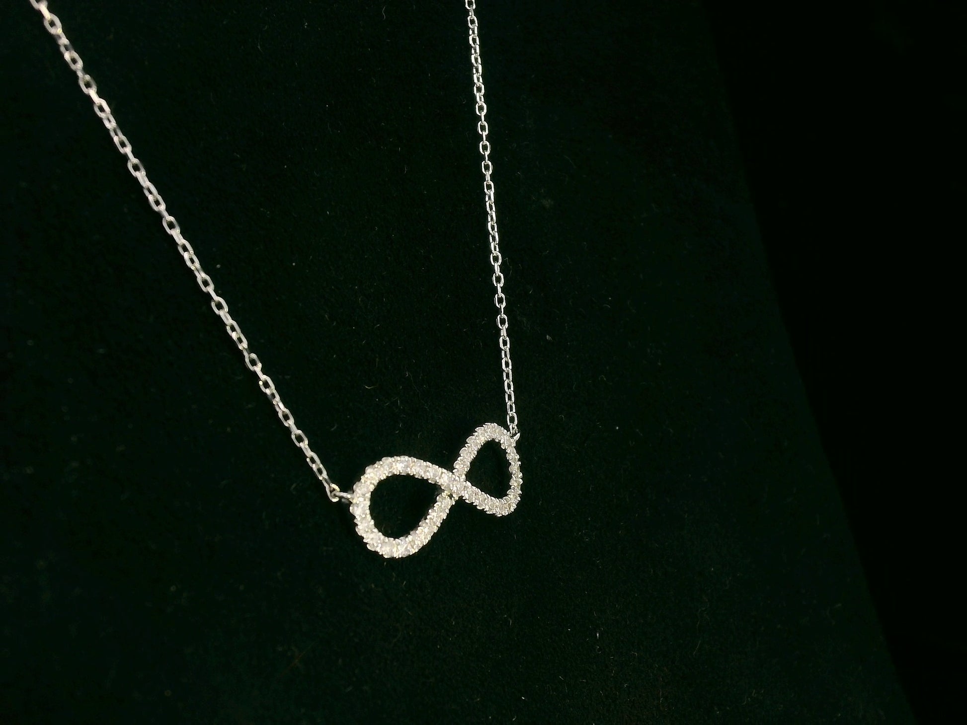 18K white gold infinity necklace with pavé-set natural diamonds – Emirates Diamonds