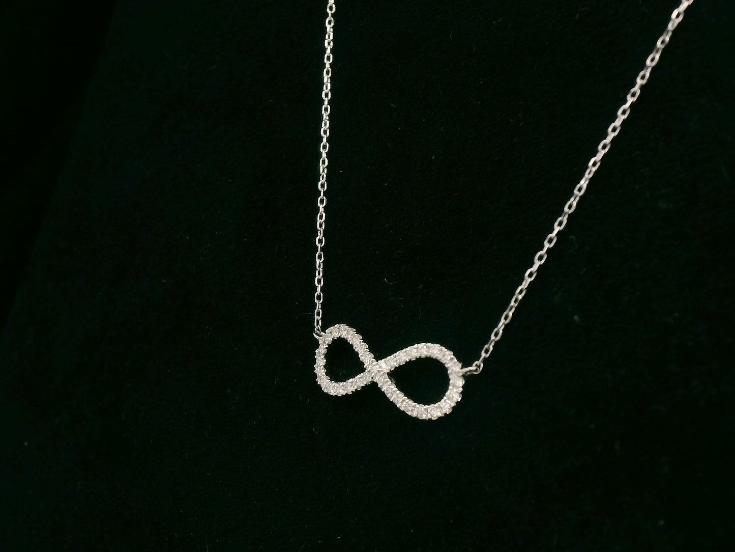 18K white gold infinity necklace with pavé-set natural diamonds – Emirates Diamonds