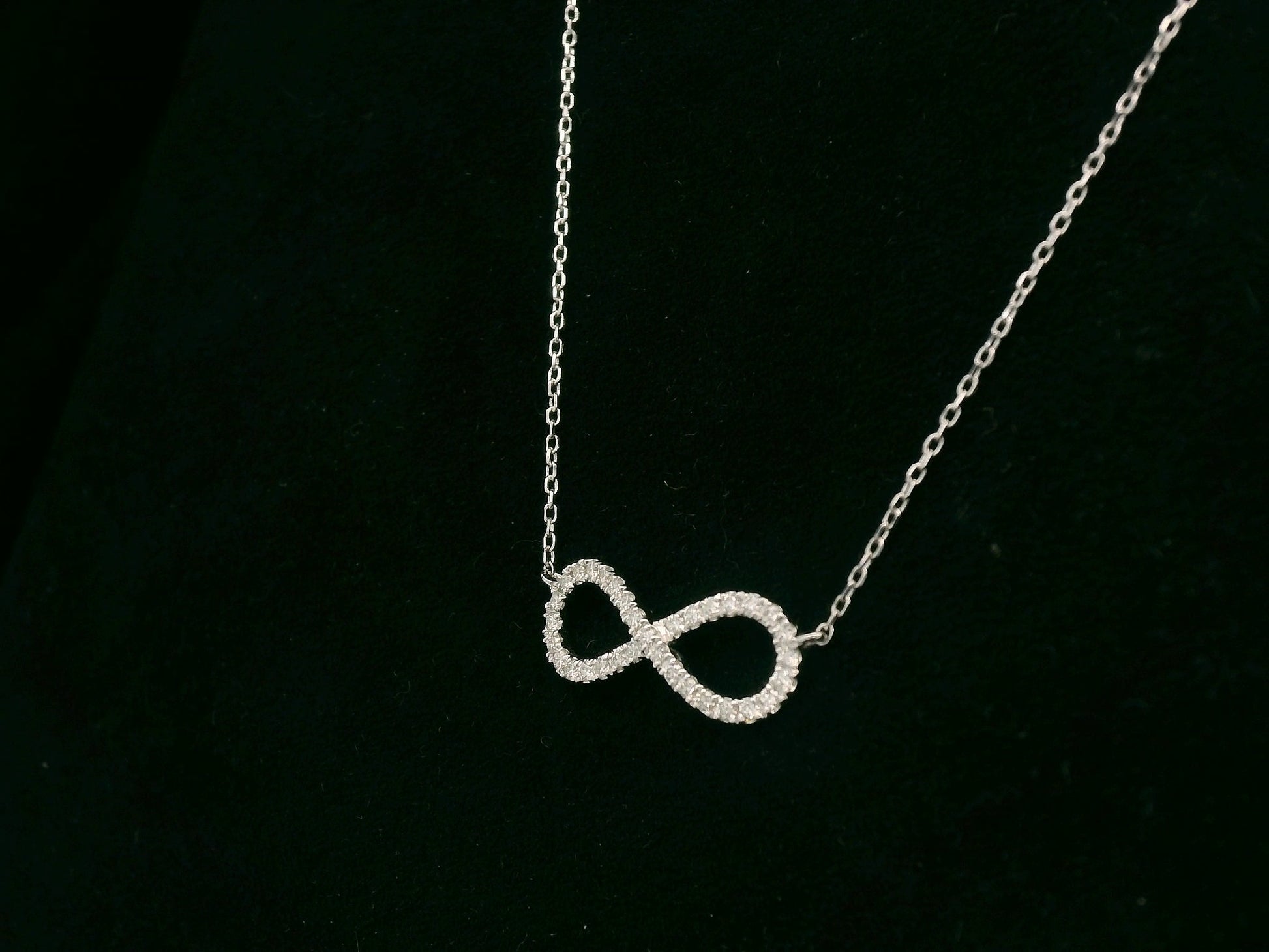 18K white gold infinity necklace with pavé-set natural diamonds – Emirates Diamonds