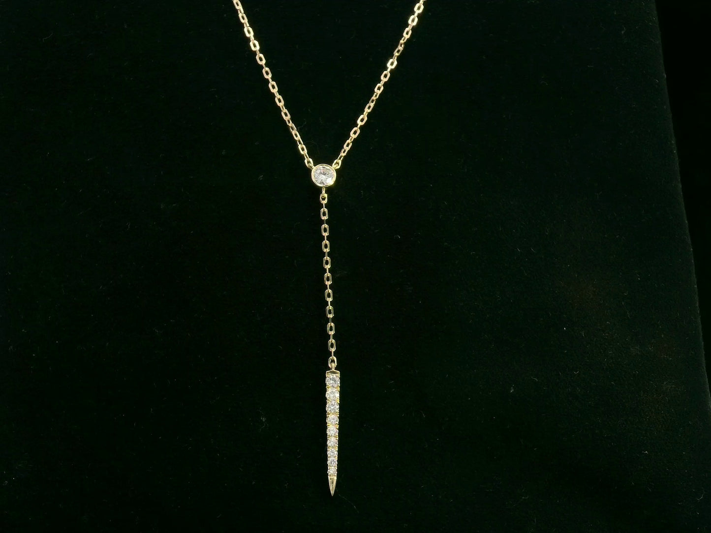18K yellow gold diamond lariat necklace with bezel-set diamond and pavé drop – Emirates Diamonds.