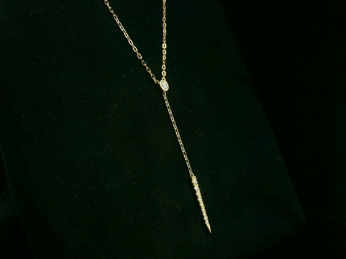 18K yellow gold diamond lariat necklace with bezel-set diamond and pavé drop – Emirates Diamonds.