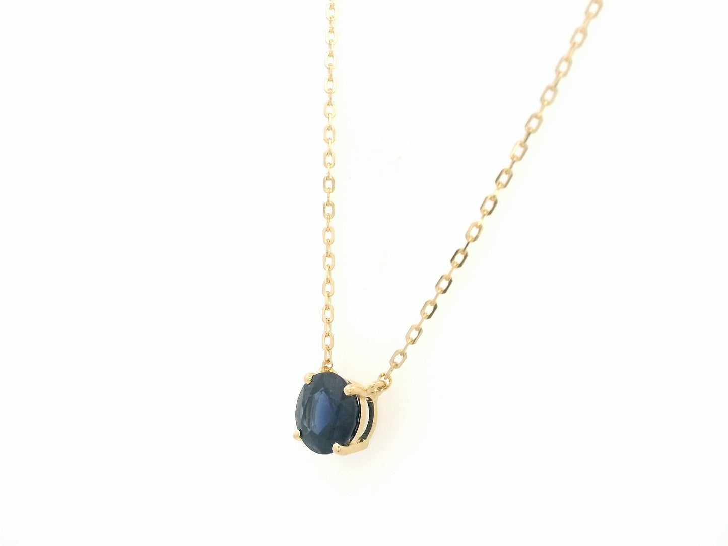 Round blue sapphire solitaire necklace in 18K yellow gold by Emirates Diamonds