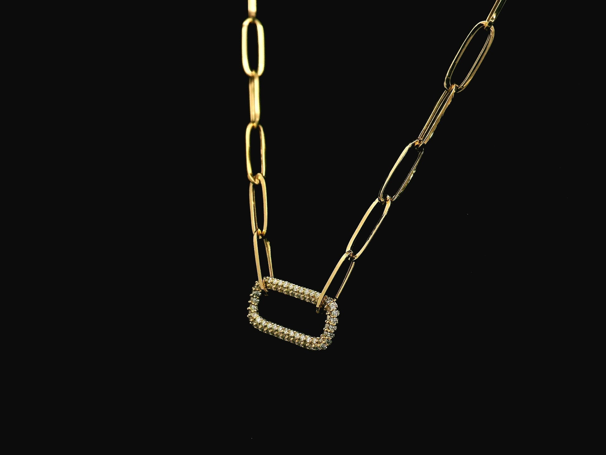 Diamond open link necklace in 18K yellow gold with pavé diamond elongated link – Emirates Diamonds