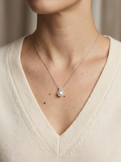 Freshwater pearl and diamond pendant necklace in 18K white gold