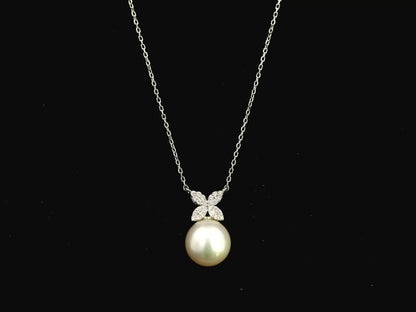 Freshwater pearl and diamond pendant necklace in 18K white gold