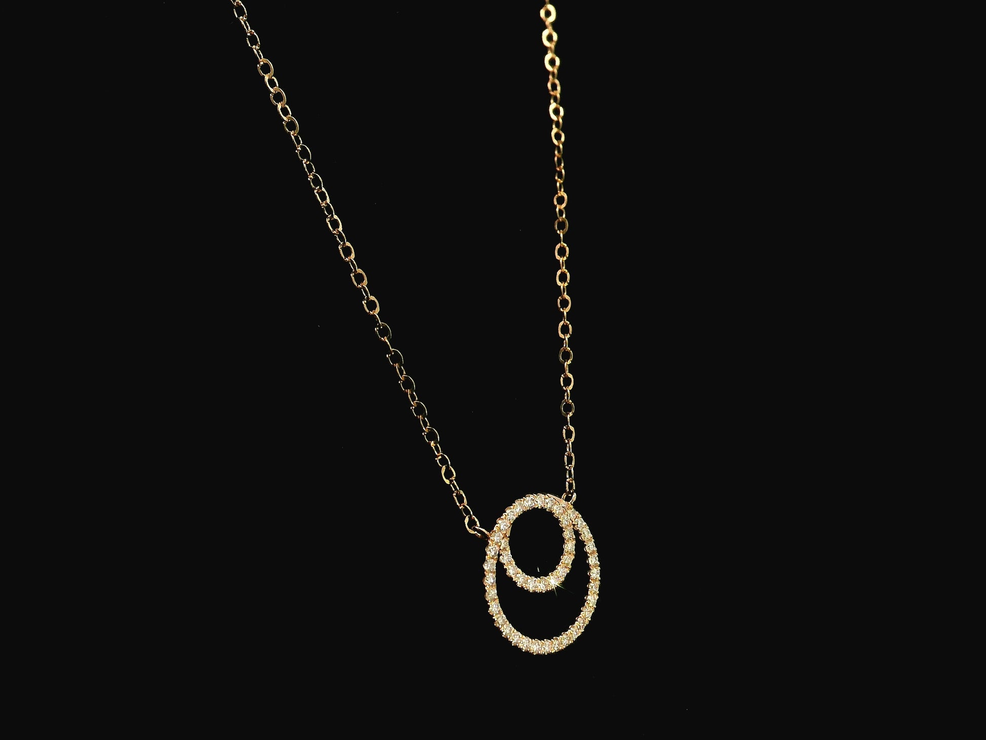 Diamond double circle pendant necklace in 18K rose gold with 0.41 carat natural diamonds