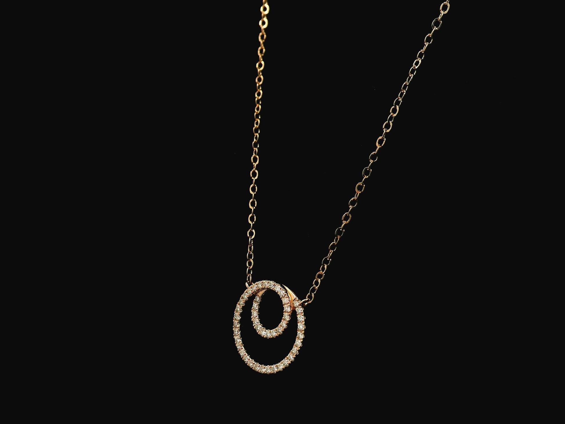 Diamond double circle pendant necklace in 18K rose gold with 0.41 carat natural diamonds