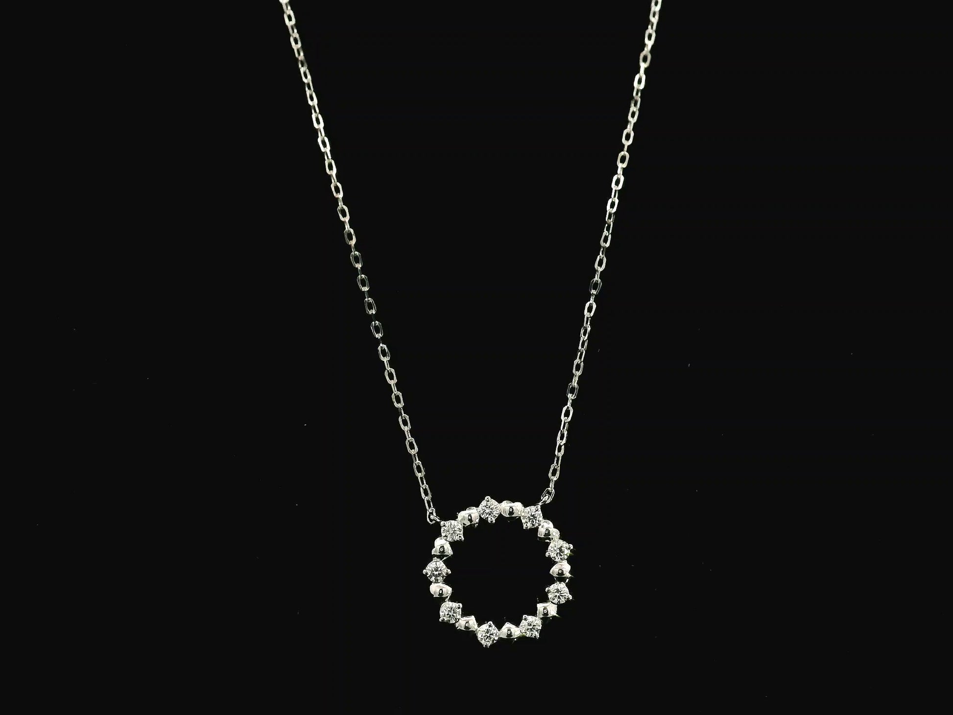 Diamond circle pendant necklace in 18K white gold with 0.33 carat natural diamonds