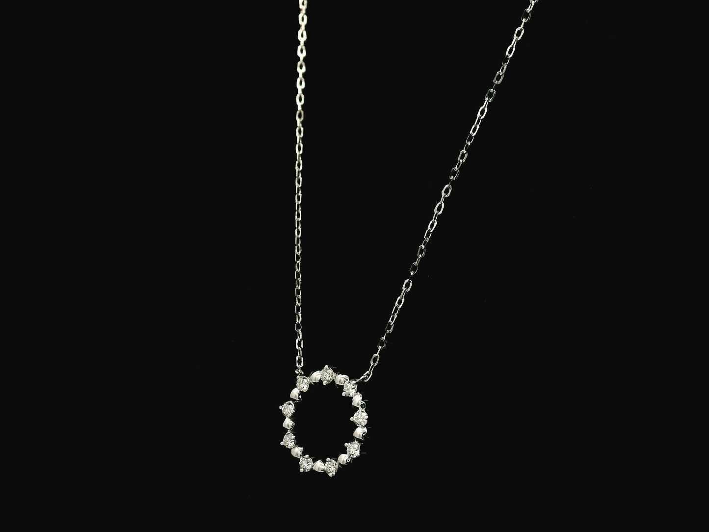Diamond circle pendant necklace in 18K white gold with 0.33 carat natural diamonds