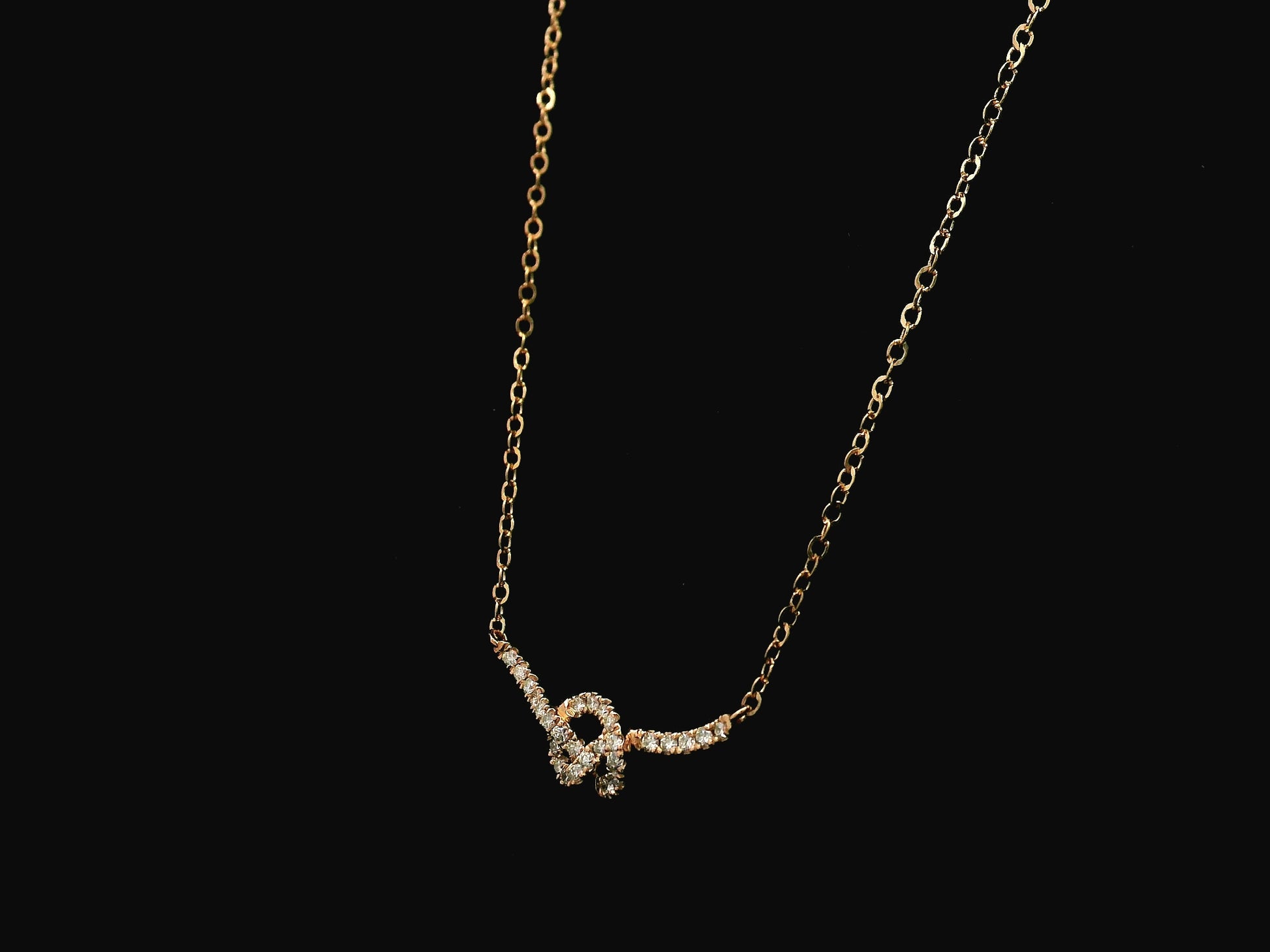 Diamond knot necklace in 18K rose gold with 0.29 carat natural diamonds