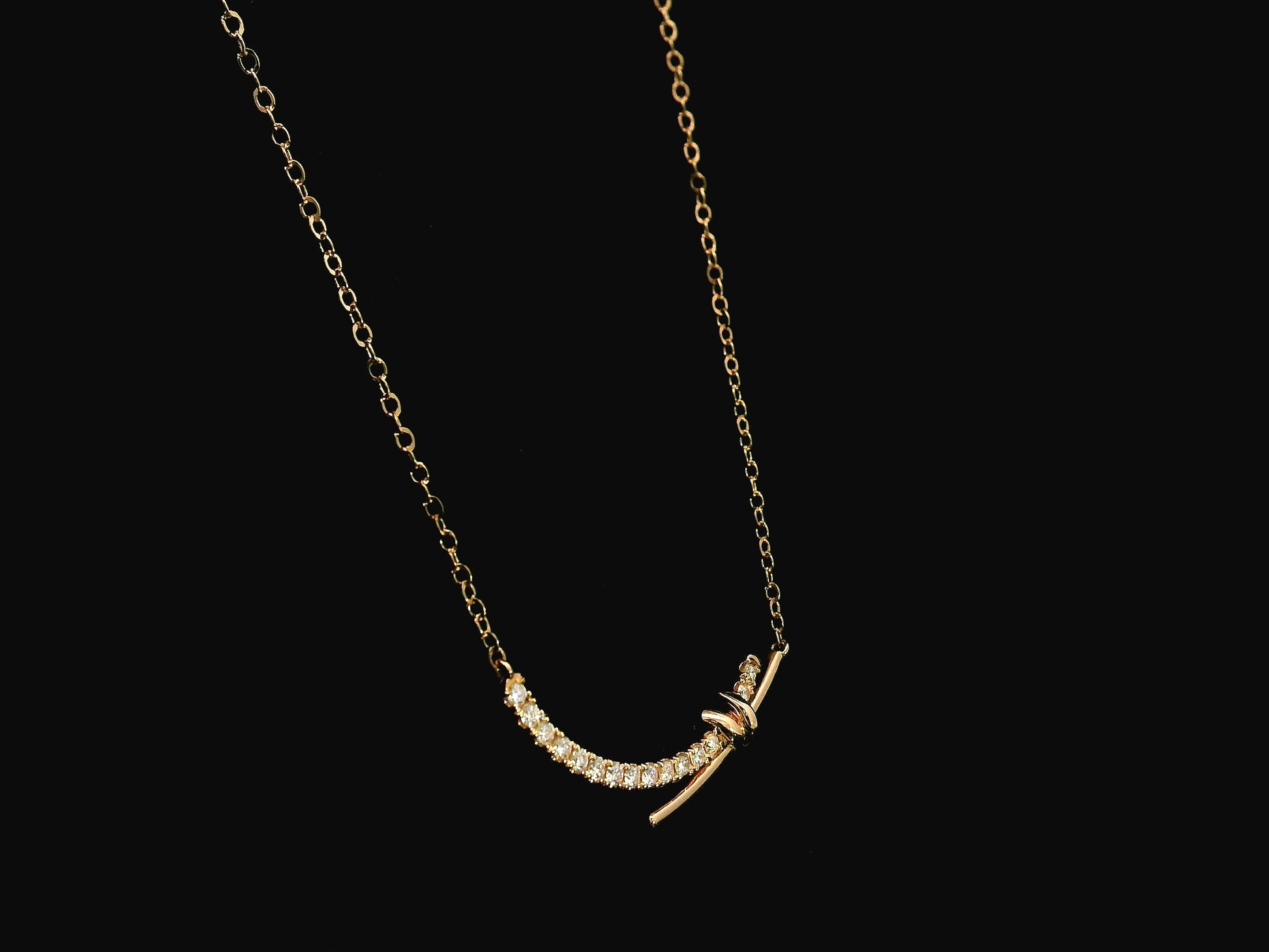Diamond bar necklace in 18K rose gold featuring 0.35 carat natural diamonds