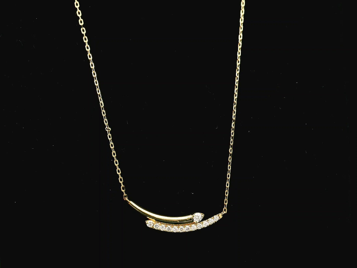Diamond curve necklace in 18K yellow gold with 0.43 carat natural diamonds