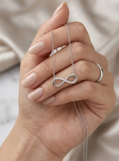 Diamond infinity necklace in 18K white gold with 0.05 carat natural diamonds