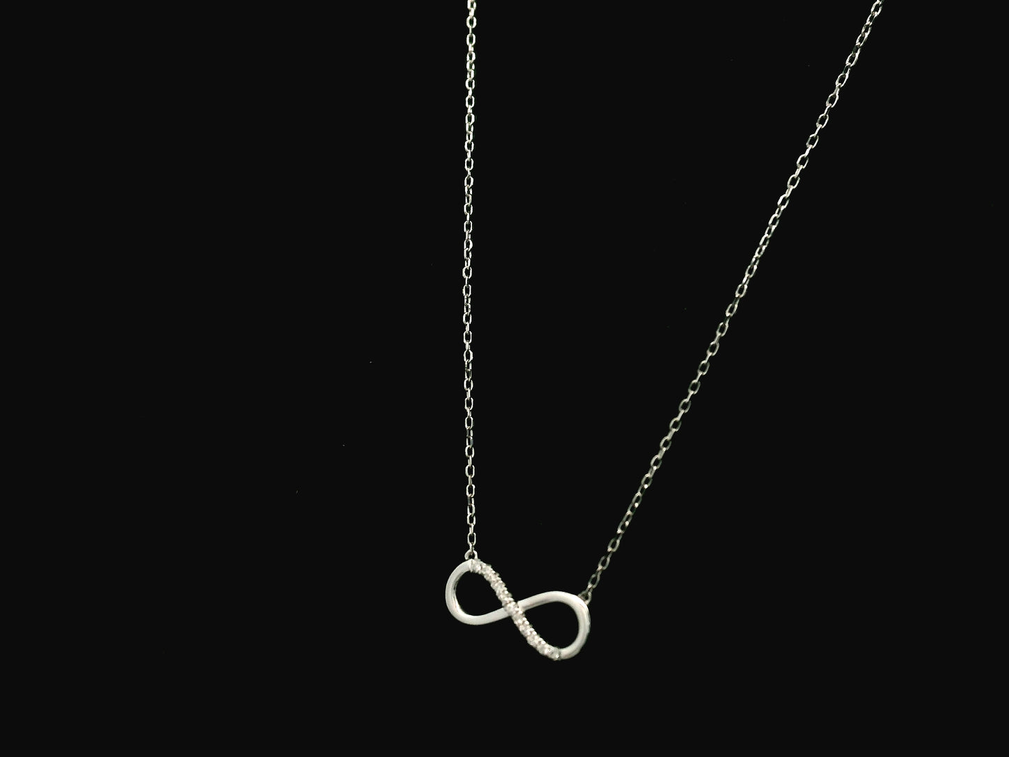 Diamond infinity necklace in 18K white gold with 0.05 carat natural diamonds