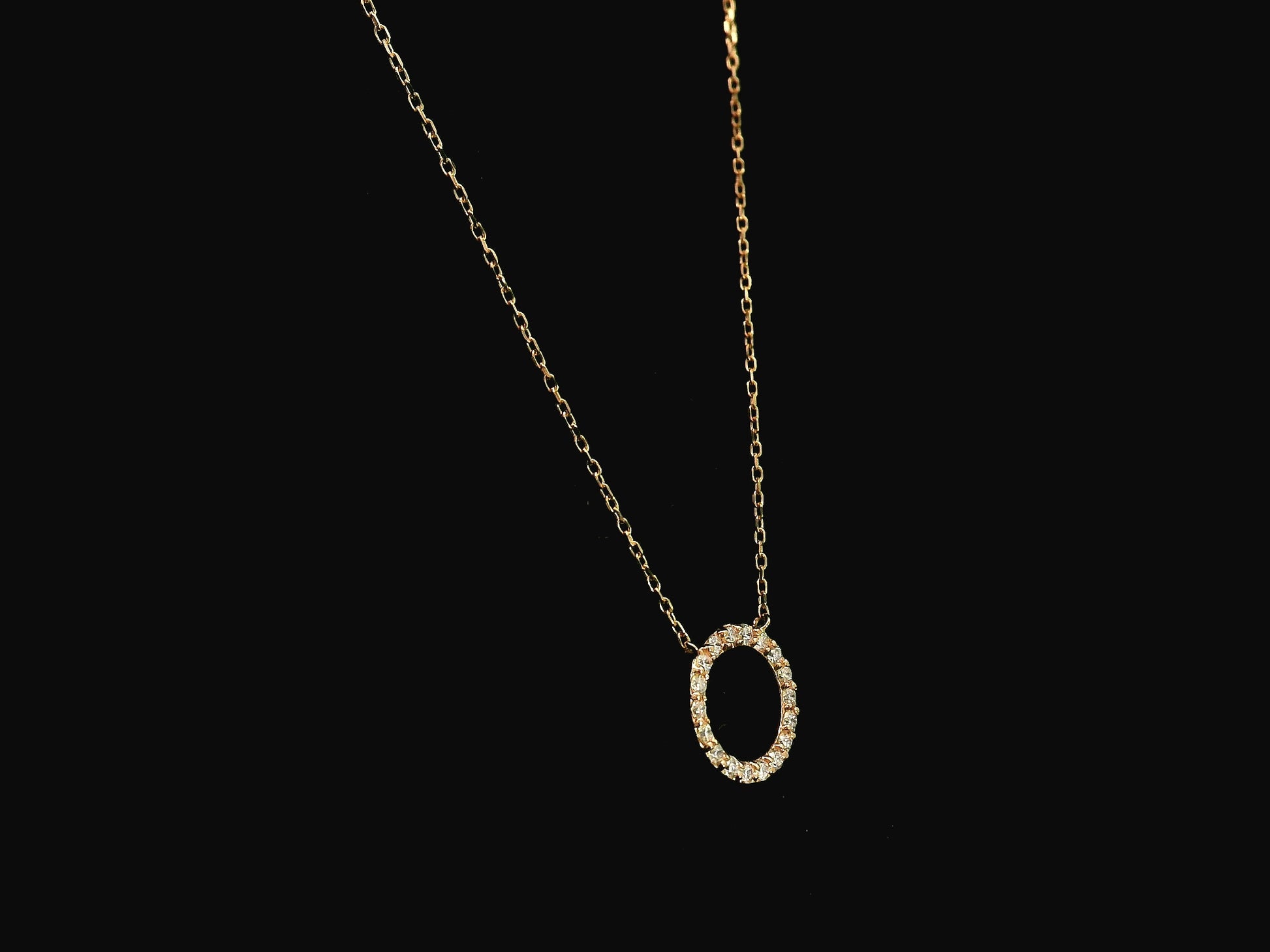 Diamond circle pendant necklace in 18K rose gold with 0.22 carat natural diamonds