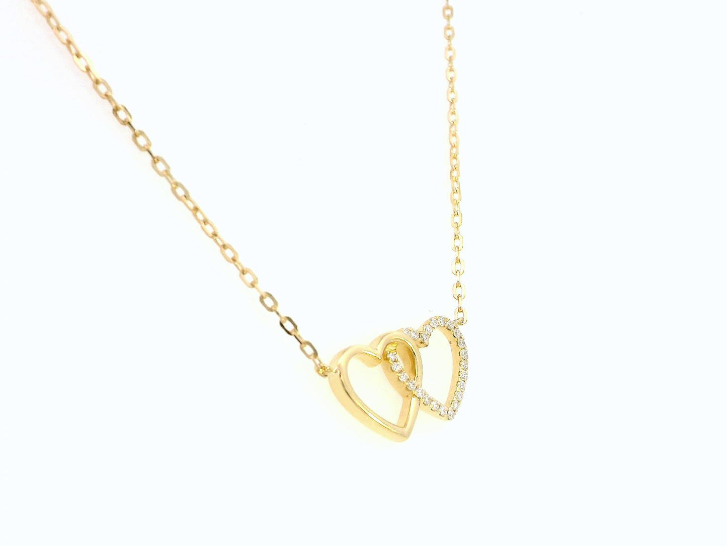 18K Gold Interlinked Hearts Necklace with Diamonds – Elegant Symbol of Love