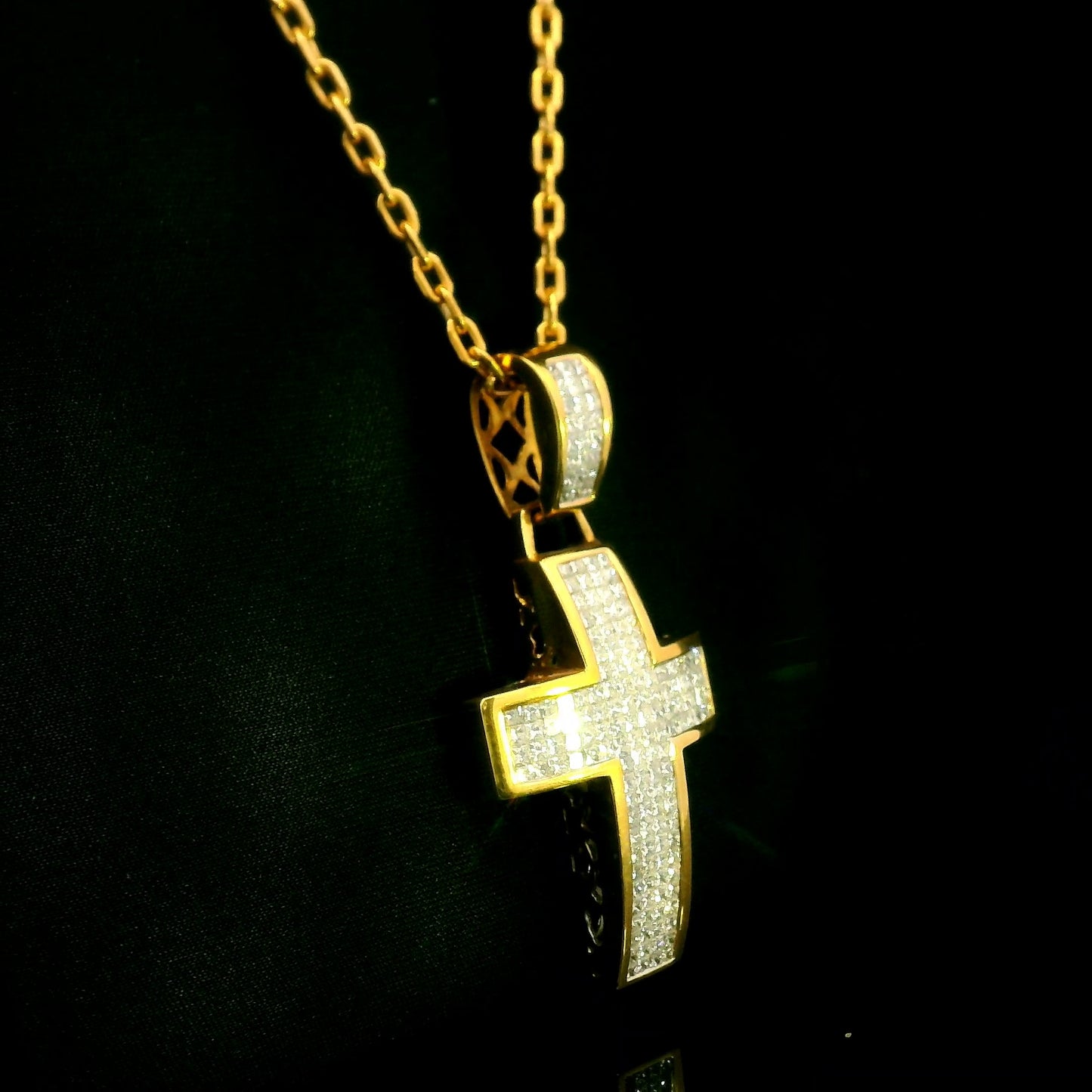 Princess Cut Diamond Cross Pendant in 18K Yellow Gold