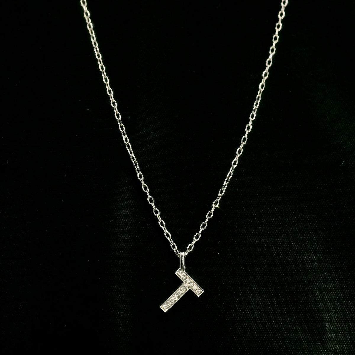 Diamond Initial T Alphabet Pendant In 18k Gold