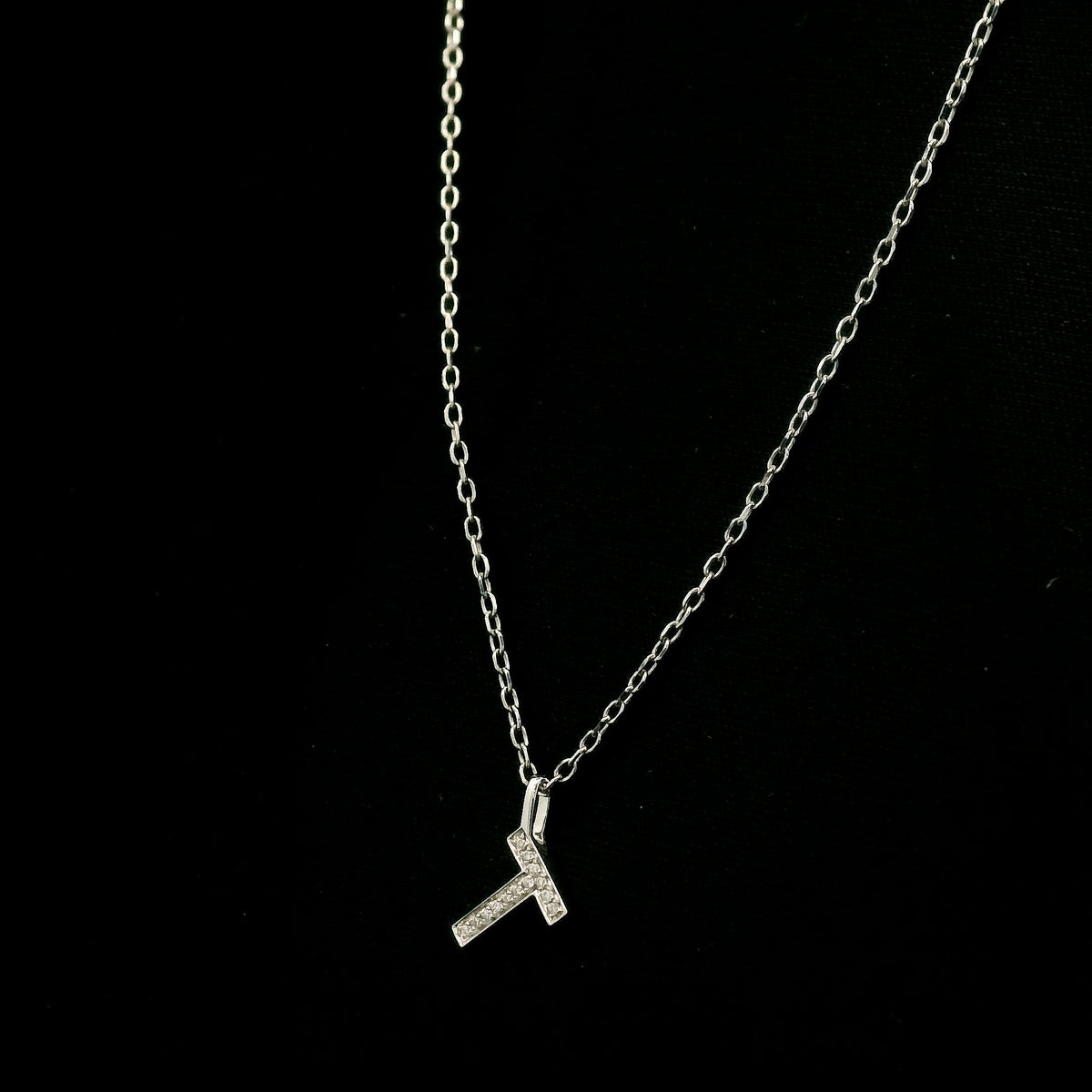 Diamond Initial T Alphabet Pendant In 18k Gold