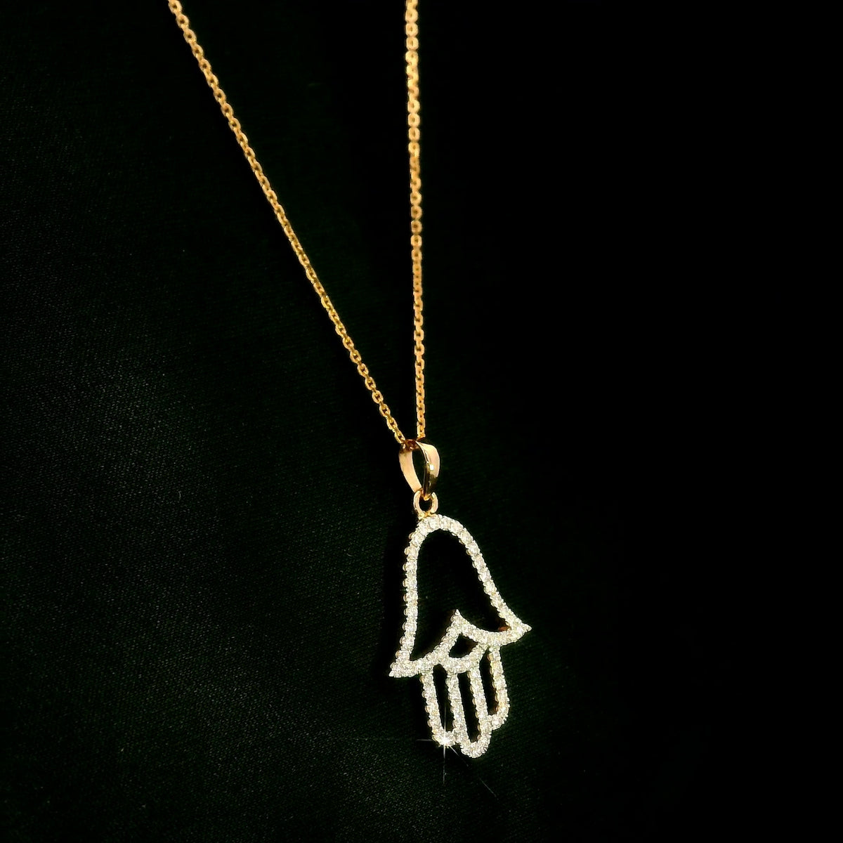Diamond Hamsa hand pendant in 18K rose gold with openwork design