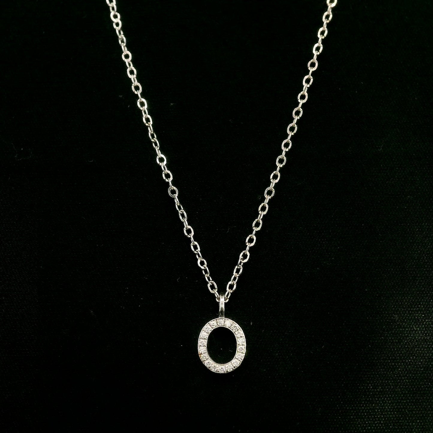 Diamond Initial O Alphabet Pendant In 18k Gold