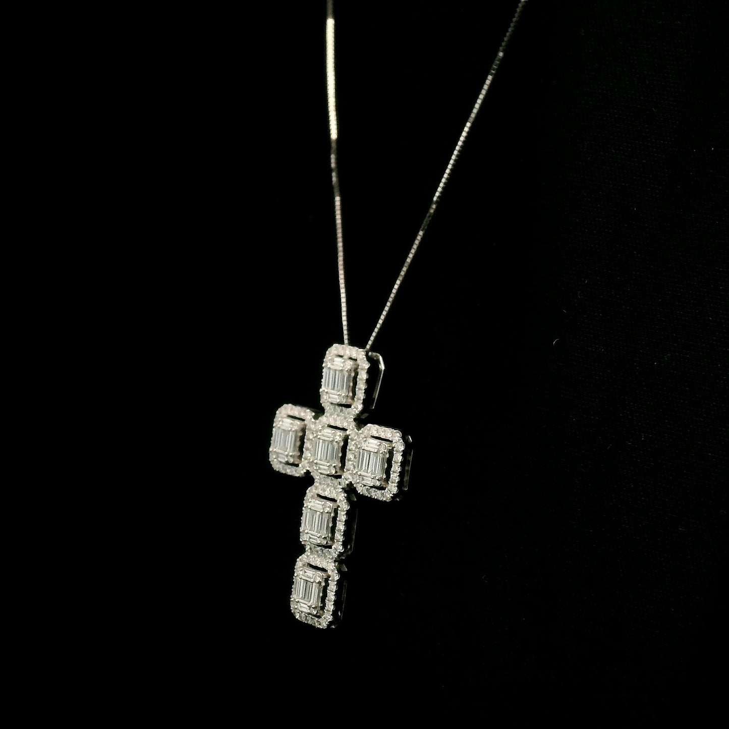 18K white gold cross pendant set with baguette and round brilliant diamonds, 1.41 carat total diamond weight