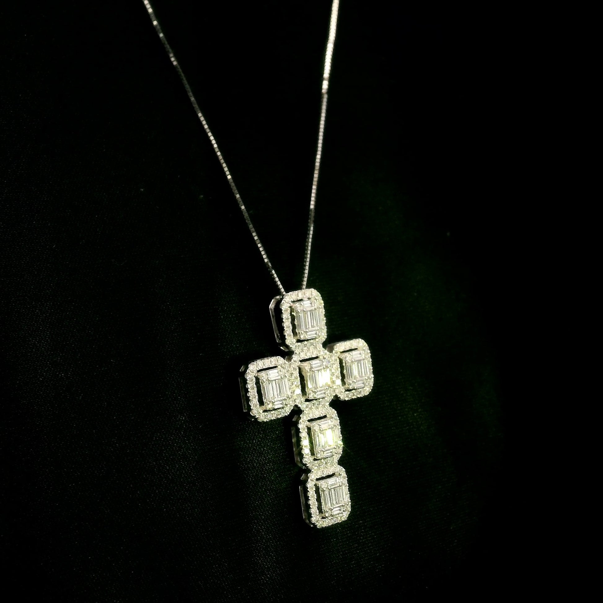 18K white gold cross pendant set with baguette and round brilliant diamonds, 1.41 carat total diamond weight