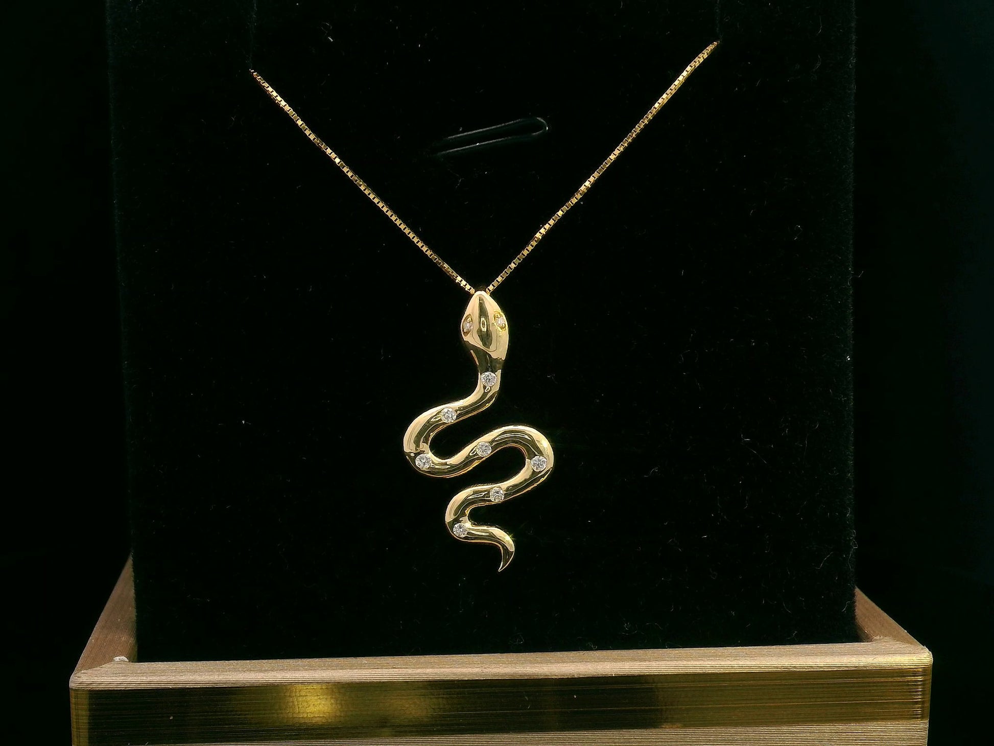 18K Gold Snake Pendant with 0.08 ct Diamonds – Unique Serpent Necklace Charm