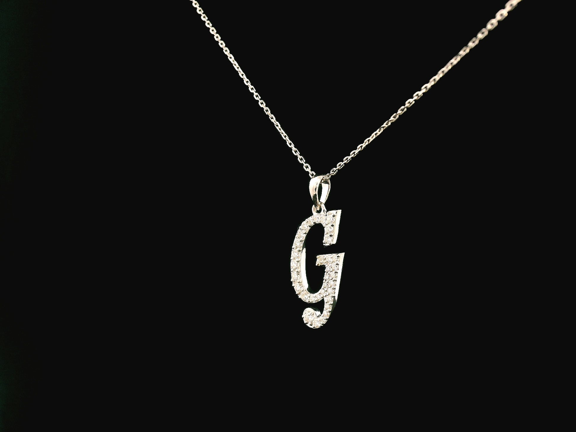 18K gold diamond initial pendant featuring 0.26 carats of brilliant diamonds, personalized letter necklace, luxury monogram jewelry gift.

