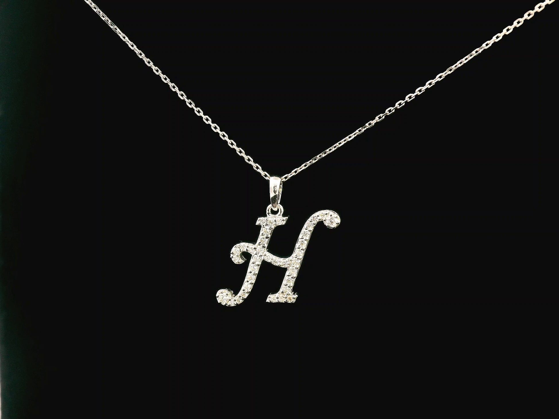 18K gold diamond initial pendant featuring 0.20 carats of brilliant diamonds, personalized letter necklace, luxury monogram jewelry gift.