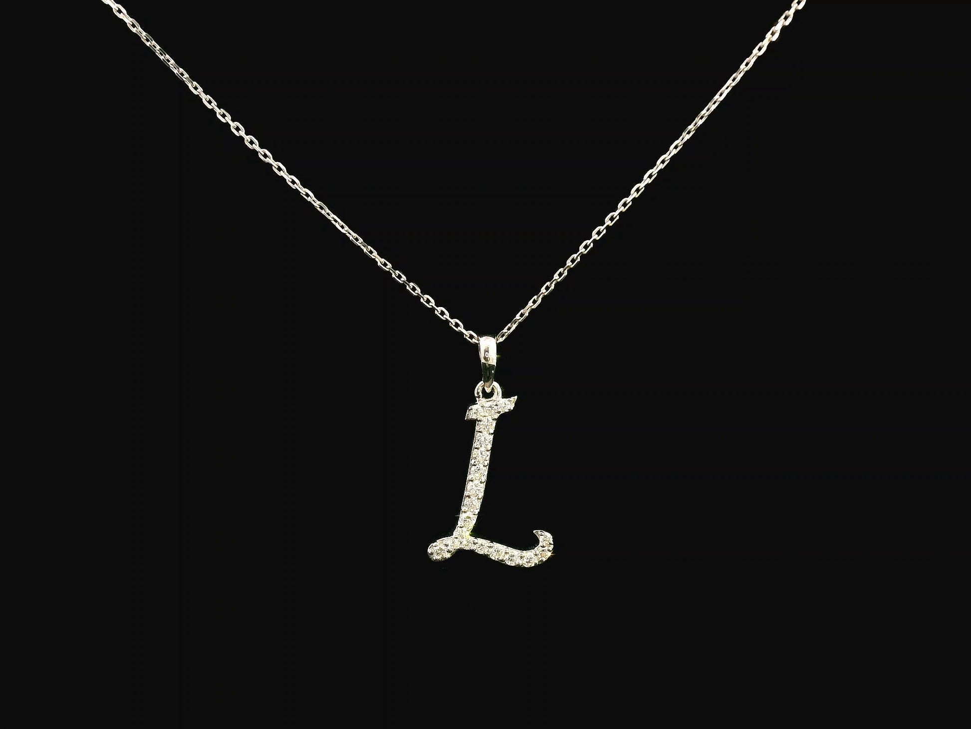 18K gold diamond initial pendant featuring 0.17 carats of brilliant diamonds, personalized letter necklace, luxury monogram jewelry gift.