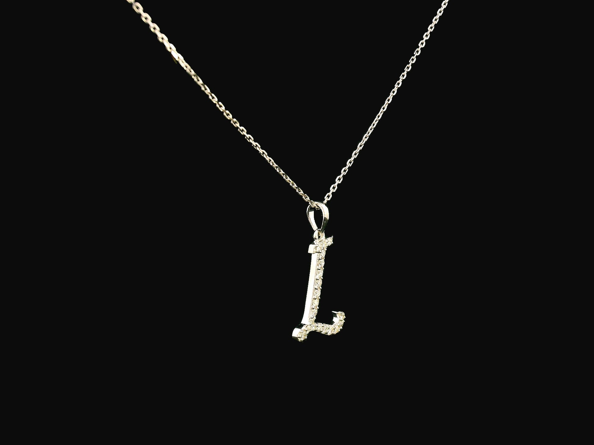 18K gold diamond initial pendant featuring 0.17 carats of brilliant diamonds, personalized letter necklace, luxury monogram jewelry gift.
