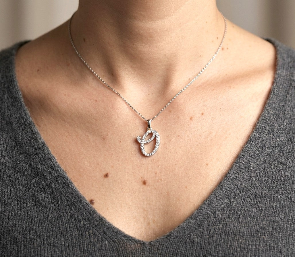 Diamond Initial O Alphabet Pendant In 18k Gold