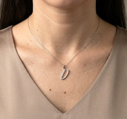 Diamond Initial V Alphabet Pendant In 18k Gold