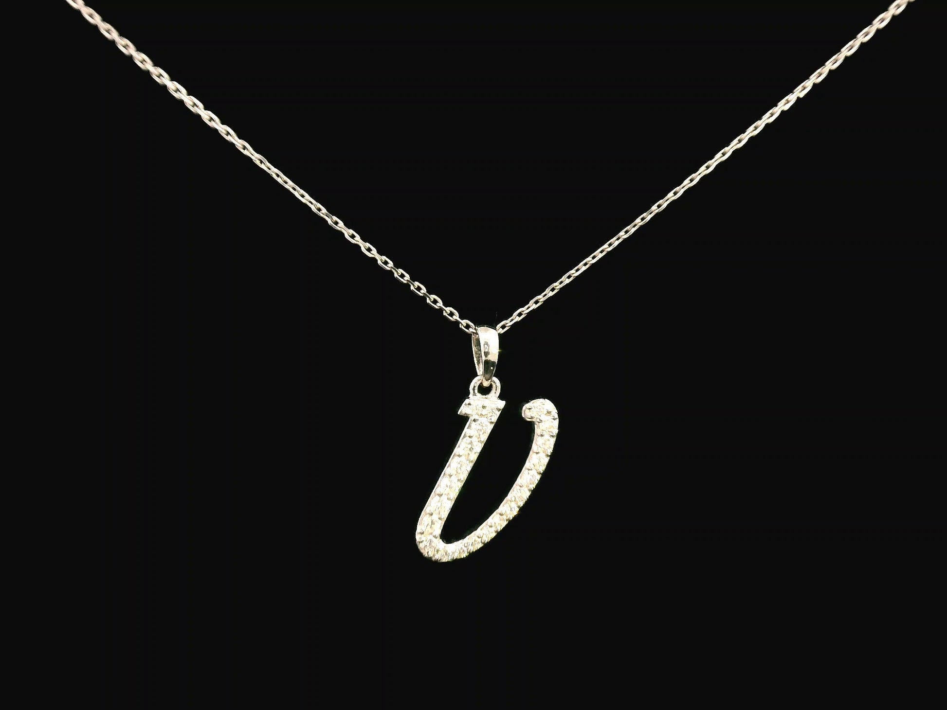 18K gold diamond initial pendant featuring 0.21 carats of brilliant diamonds, personalized letter necklace, luxury monogram jewelry gift.

