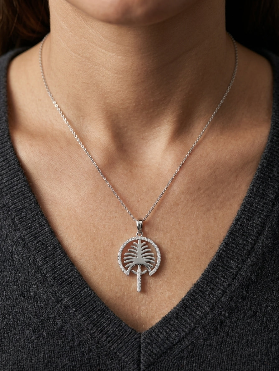 18K white gold Palm Jumeirah diamond pendant inspired by Dubai’s iconic palm-shaped island.