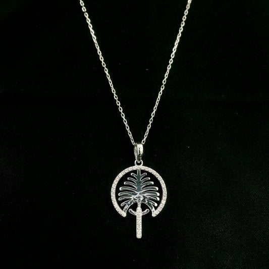 18K white gold Palm Jumeirah diamond pendant inspired by Dubai’s iconic palm-shaped island.