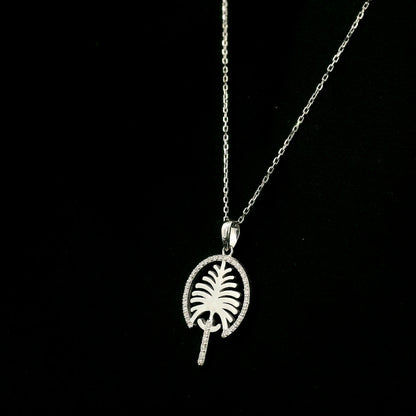 18K white gold Palm Jumeirah diamond pendant inspired by Dubai’s iconic palm-shaped island.