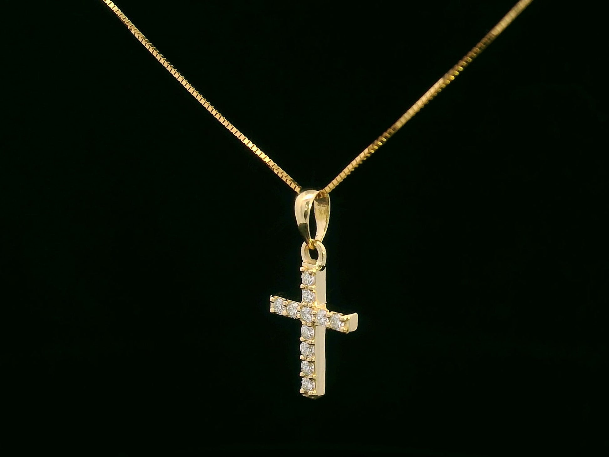 Petite diamond cross pendant in 18K gold with 11 round-cut diamonds totaling 0.13 carat