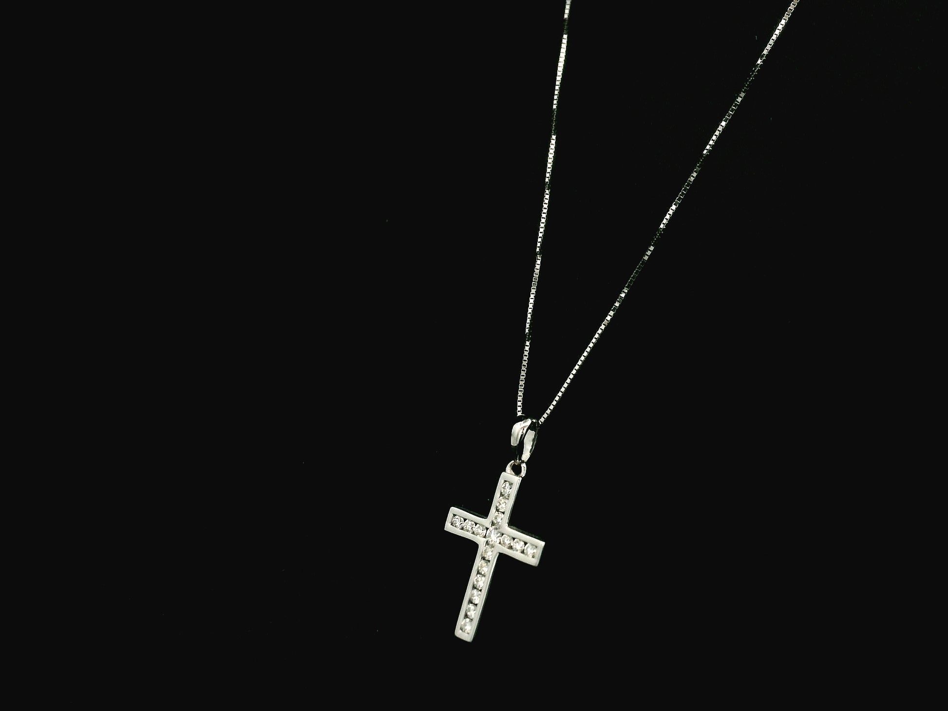 18K white gold diamond cross pendant featuring 0.20 carat natural diamonds in a timeless cross design.