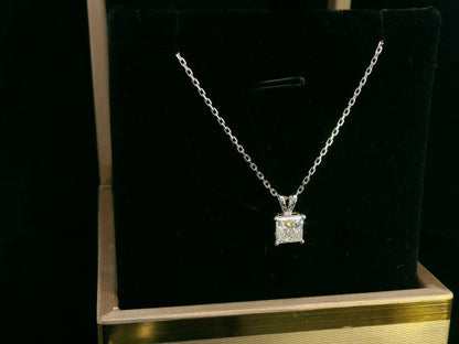 18K white gold solitaire pendant with 1.01 carat princess cut diamond, IGI certified