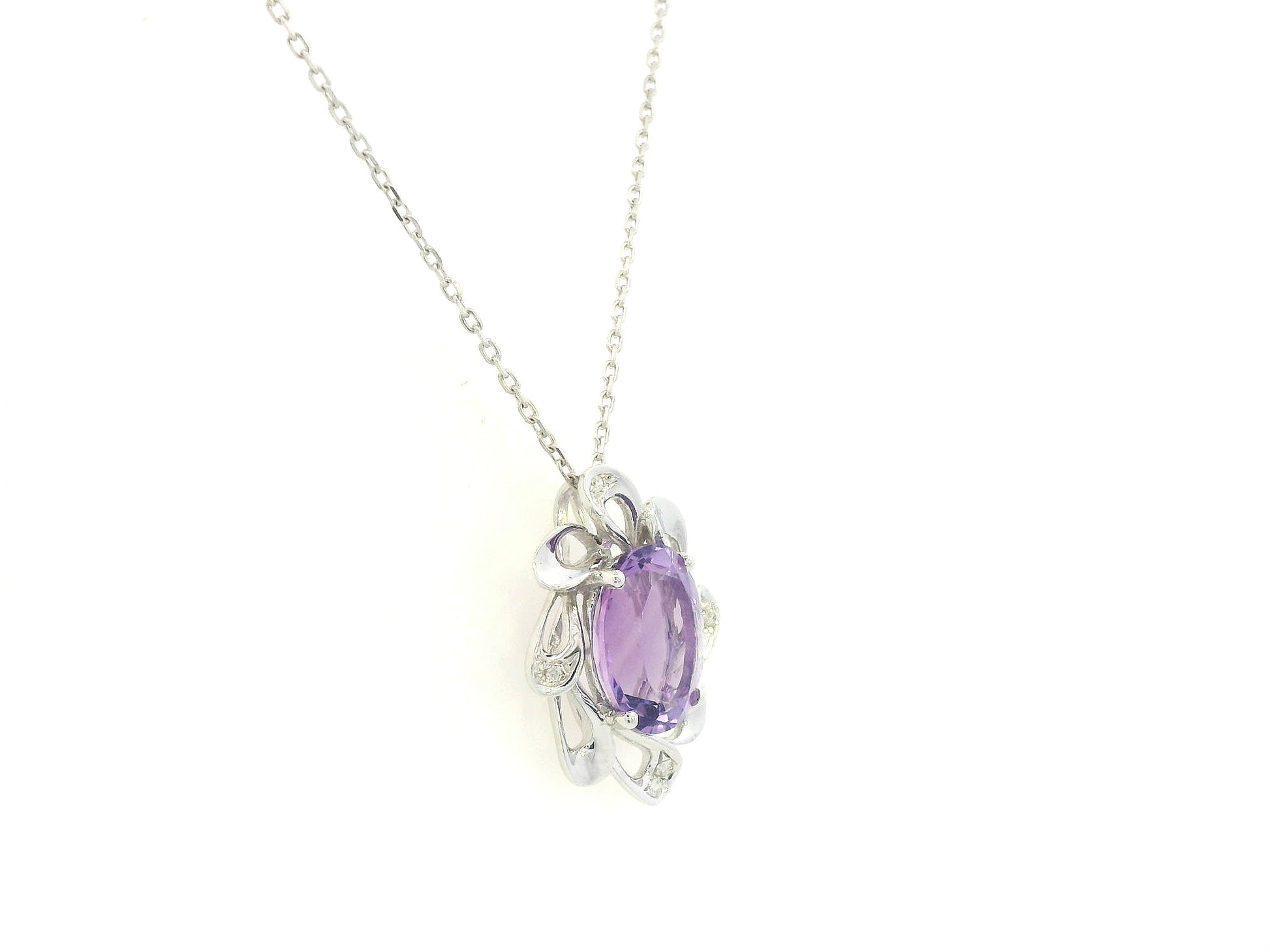 2.45ct amethyst gemstone pendant set in 18K white gold