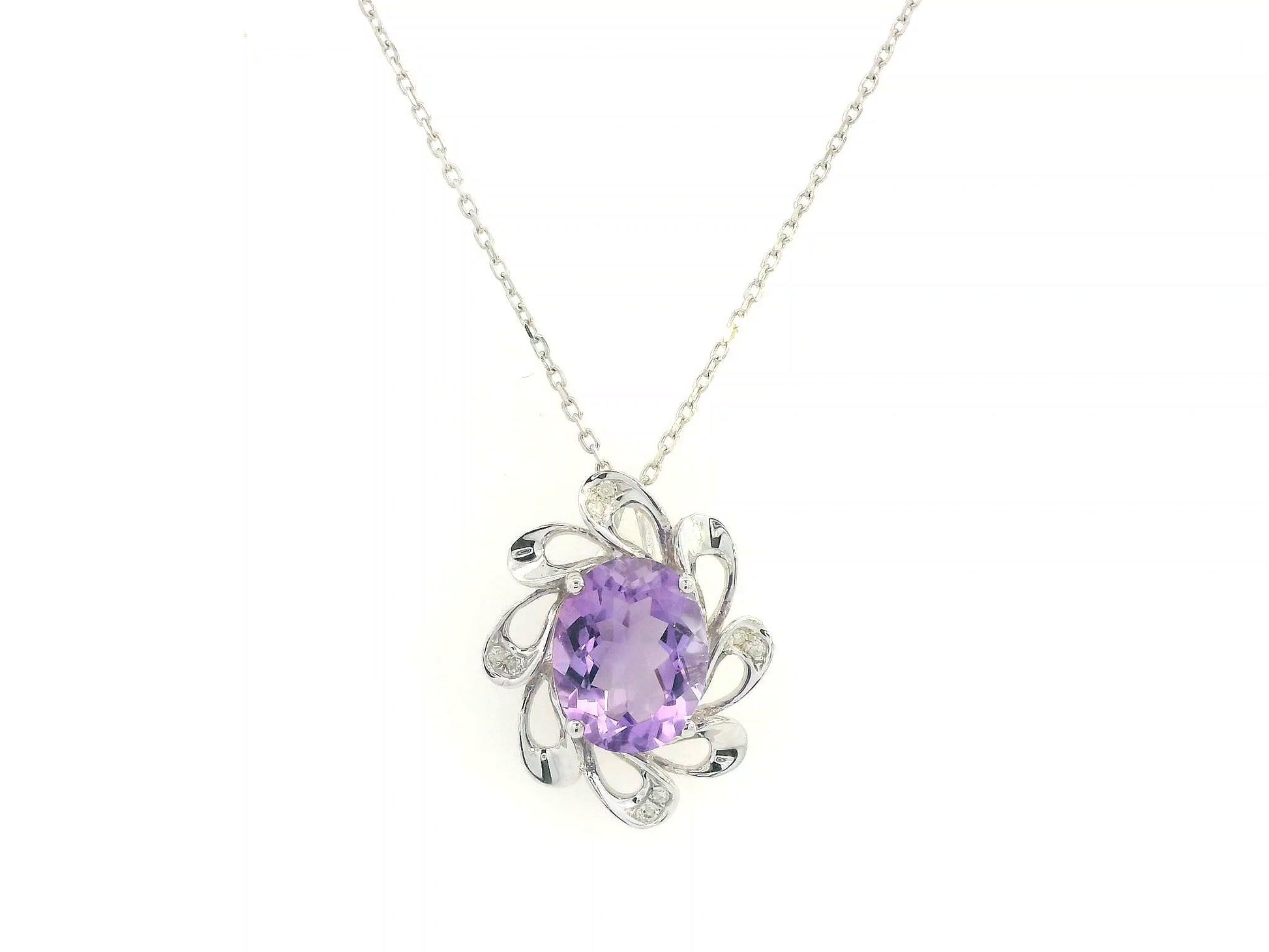 18K gold pendant with pear-shaped amethyst and diamond accent