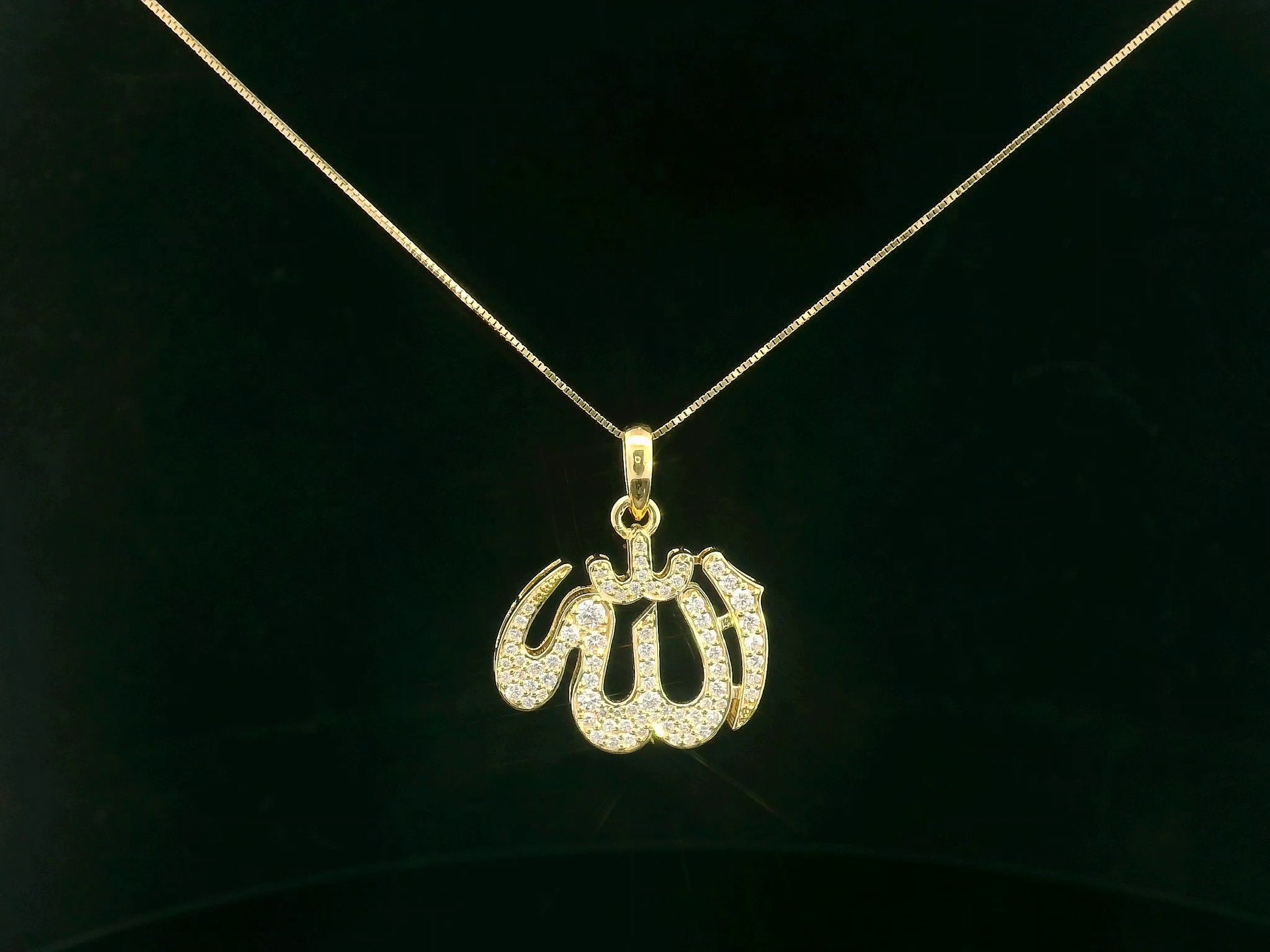 18K yellow gold Allah pendant with diamonds