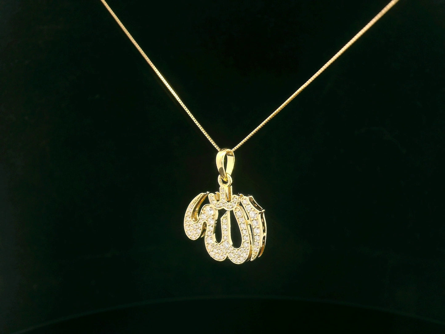 Faith-inspired Allah pendant with 0.41ct diamonds
