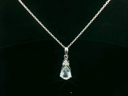 18k white gold pendant with 1.16-carat pear-cut aquamarine and 0.07-carat diamond cluster