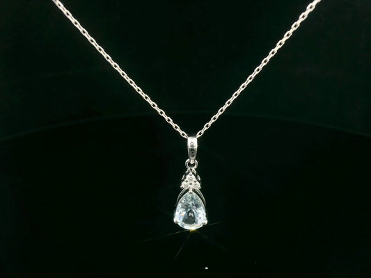 18k white gold pendant with 1.16-carat pear-cut aquamarine and 0.07-carat diamond cluster