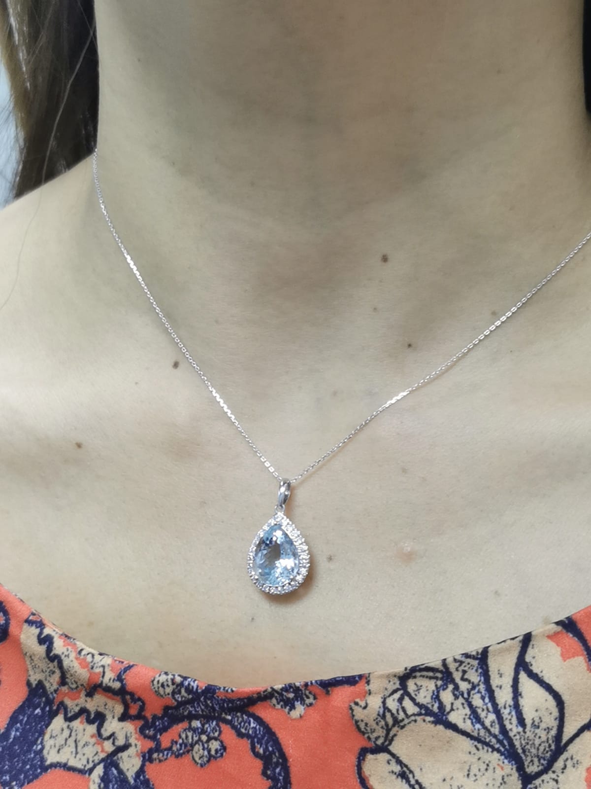 18k white gold pear aquamarine and diamond pendant – 5.28 CT gemstone,