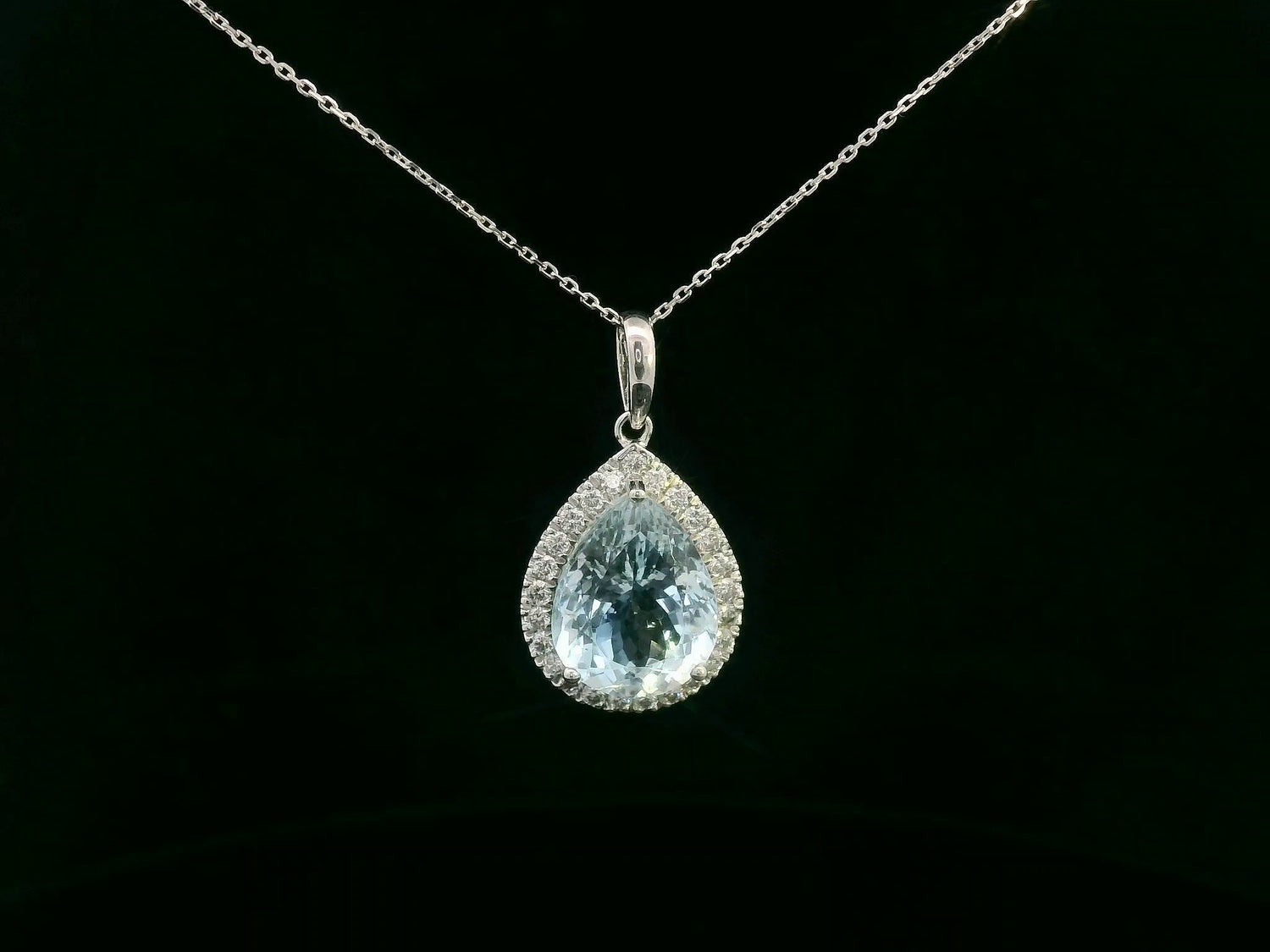 18k white gold pear aquamarine and diamond pendant – 5.28 CT gemstone,